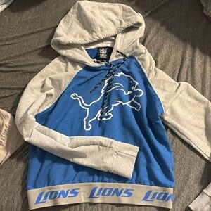 Great condition, women’s medium. Cropped hoodie, Detroit lions football